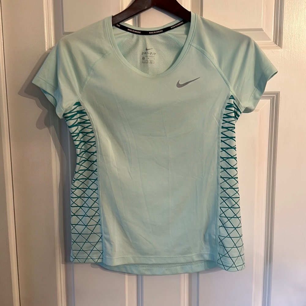 Nike Dri Fit Womans Short Sleeve Top mint green color Size‎ M (A)